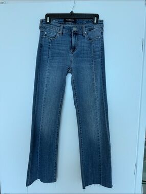 Liverpool Los Angeles Low Rise Crop Flare Jeans in Size 27